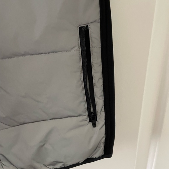 Gap Fit vest size L - Picture 3 of 6